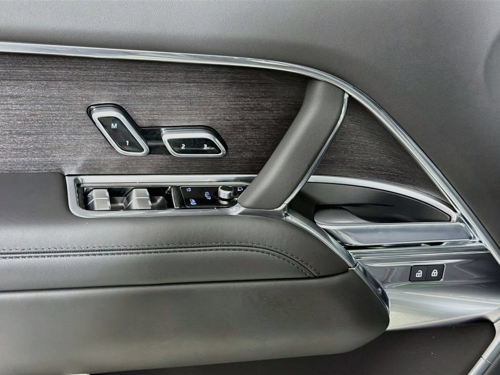 New 2026 Land Rover Range Rover SE AWD/4WD image 18