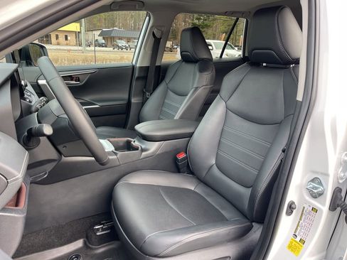 Used 2024 Toyota RAV4 Limited w/ Advanced Technology Package image 19