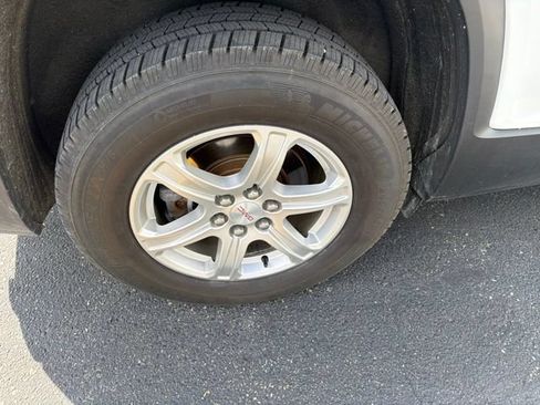 Used 2019 GMC Acadia SLE w/ LPO, Floor Liner Package FWD image 4