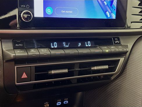 Used 2025 Toyota Camry SE FWD image 24