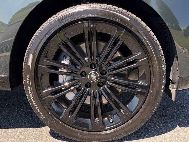 Used 2025 Land Rover Range Rover Long Wheelbase SE AWD/4WD image 17