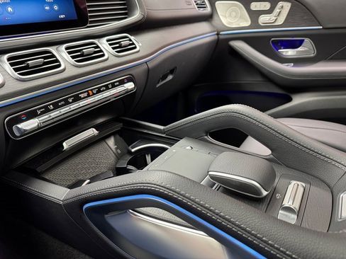 Certified 2025 Mercedes-Benz GLS 450 4MATIC image 19
