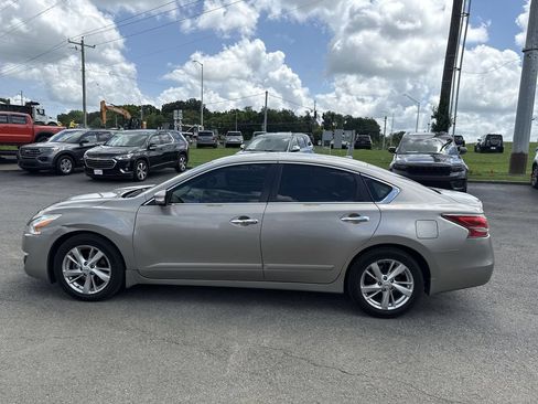 Used 2014 Nissan Altima 2.5 SL w/ Moonroof Package FWD image 3