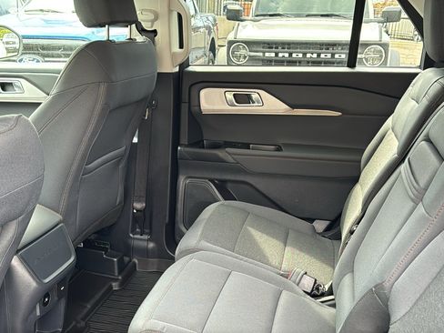 Used 2025 Ford Explorer Active AWD/4WD image 30