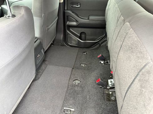 Used 2024 Nissan Frontier SV image 15