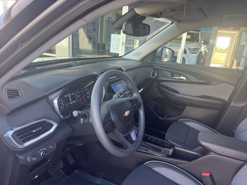 Used 2023 Chevrolet TrailBlazer LT w/ Convenience Package image 3