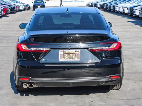 Used 2025 Toyota Camry SE image 8