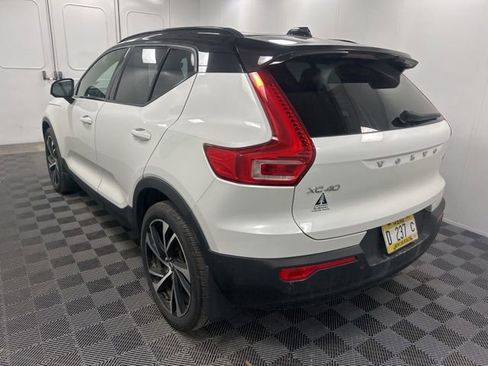 Used 2022 Volvo XC40 T5 R-Design w/ Advanced Package AWD/4WD image 4