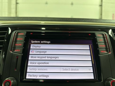 Used 2019 Volkswagen Beetle 2.0T SE image 32