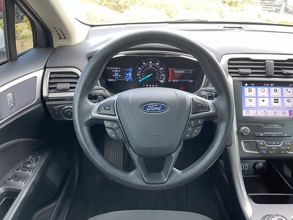 Used 2019 Ford Fusion SE FWD image 13