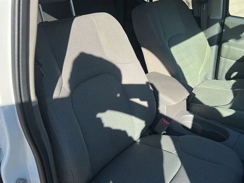 Used 2021 Nissan Frontier SV w/ Midnight Edition Floor Mats image 38