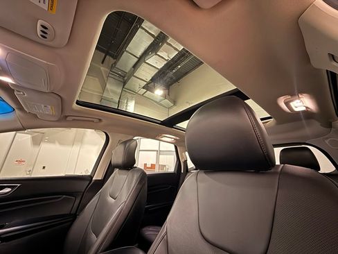 Used 2017 Ford Edge Titanium w/ Equipment Group 301A FWD image 20