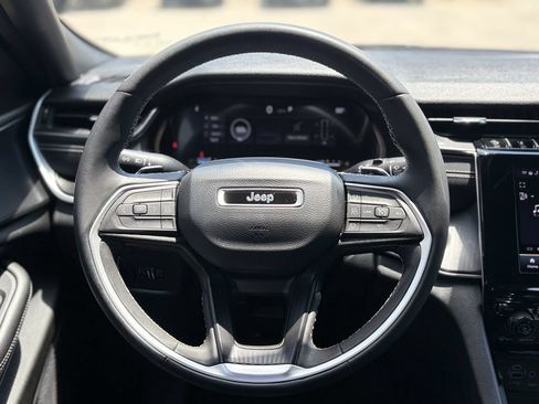 Used 2023 Jeep Grand Cherokee L Laredo RWD image 15
