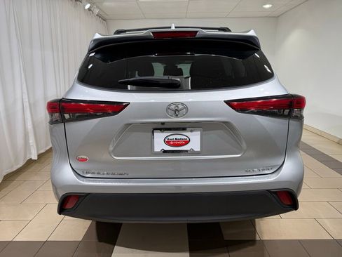 Certified 2022 Toyota Highlander XLE image 4