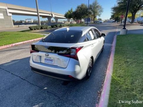 Used 2019 Toyota Prius Limited image 6