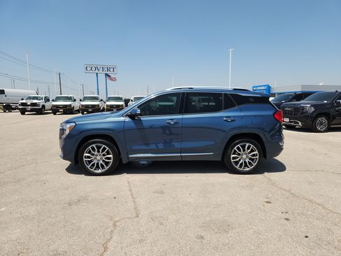 Used 2024 GMC Terrain Denali w/ Denali Premium Package AWD/4WD image 4