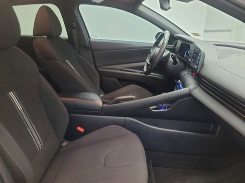 Used 2025 Hyundai Elantra Sport FWD image 21