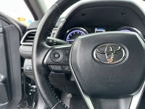 Used 2020 Toyota Camry SE image 11