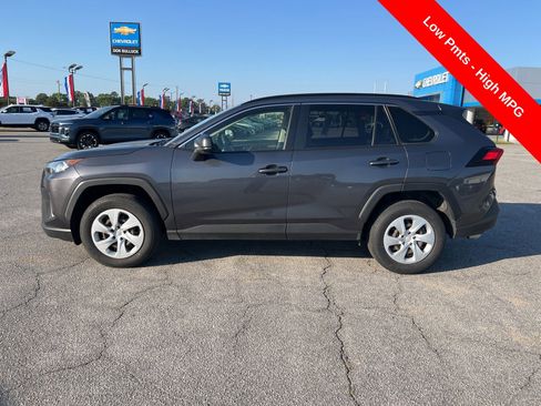 Used 2020 Toyota RAV4 LE FWD image 2