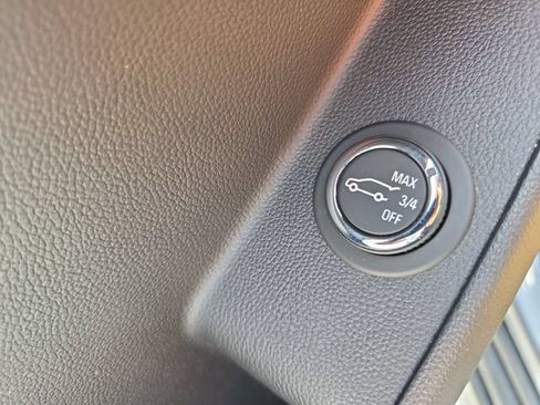 Used 2021 Chevrolet Traverse RS AWD/4WD image 25