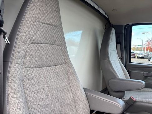 Used 2023 GMC Savana 3500 w/ Power Convenience Package image 33