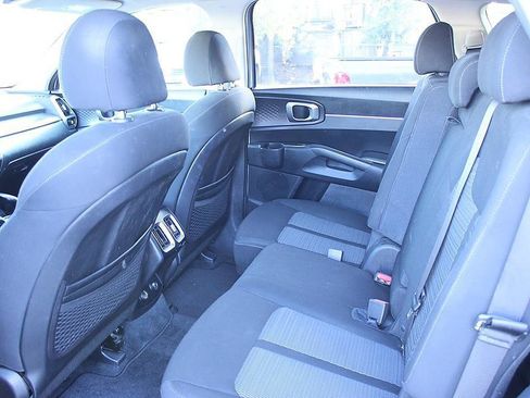 Used 2022 Kia Sorento LX AWD/4WD image 14