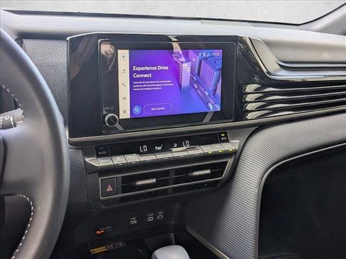 Used 2025 Toyota Camry SE FWD image 13
