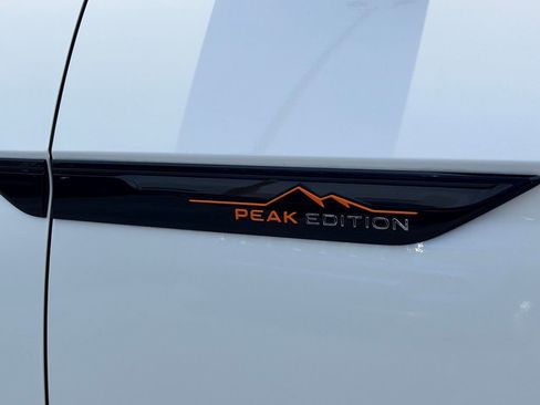Used 2024 Volkswagen Atlas Peak Edition SEL AWD/4WD image 19