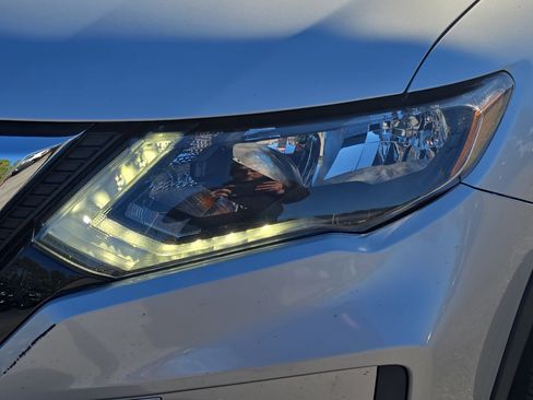 Used 2019 Nissan Rogue SV w/ Sun & Sound Touring Package image 32