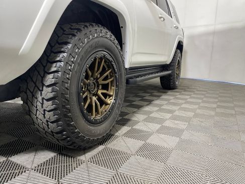 Used 2019 Toyota 4Runner TRD Off-Road AWD/4WD image 21