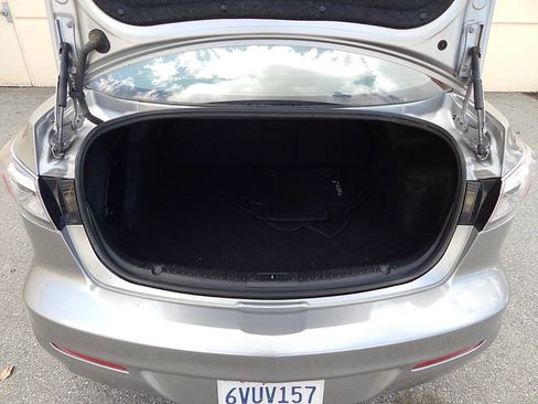 Used 2013 MAZDA MAZDA3 i Sport image 25