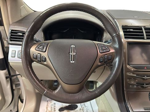 Used 2012 Lincoln MKX AWD image 15