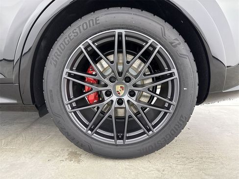 New 2026 Porsche Cayenne GTS image 14