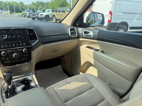Used 2022 Jeep Grand Cherokee Laredo E AWD/4WD image 35