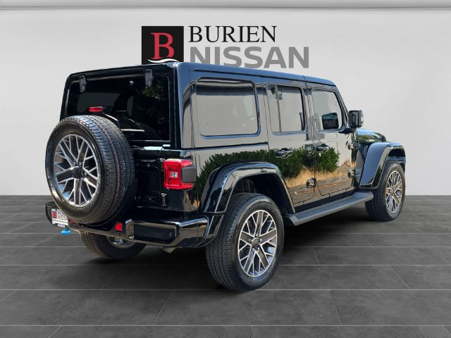 Used 2023 Jeep Wrangler Unlimited Sahara AWD/4WD image 5
