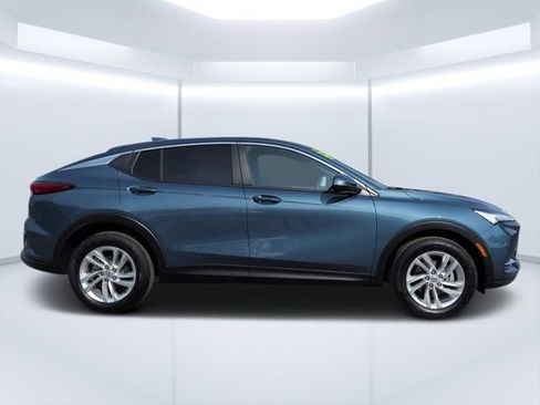 Used 2025 Buick Envista Preferred w/ Convenience II Package FWD image 2