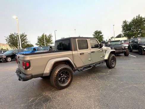 Used 2023 Jeep Gladiator Sport AWD/4WD image 15