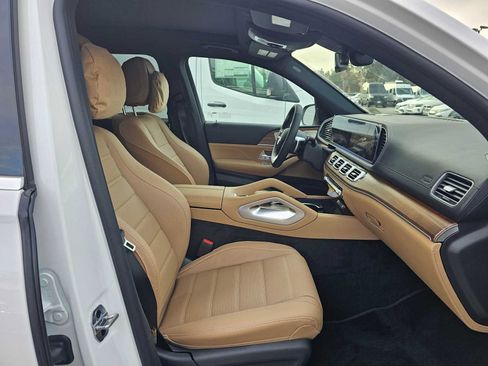 New 2026 Mercedes-Benz GLS 580 4MATIC image 10