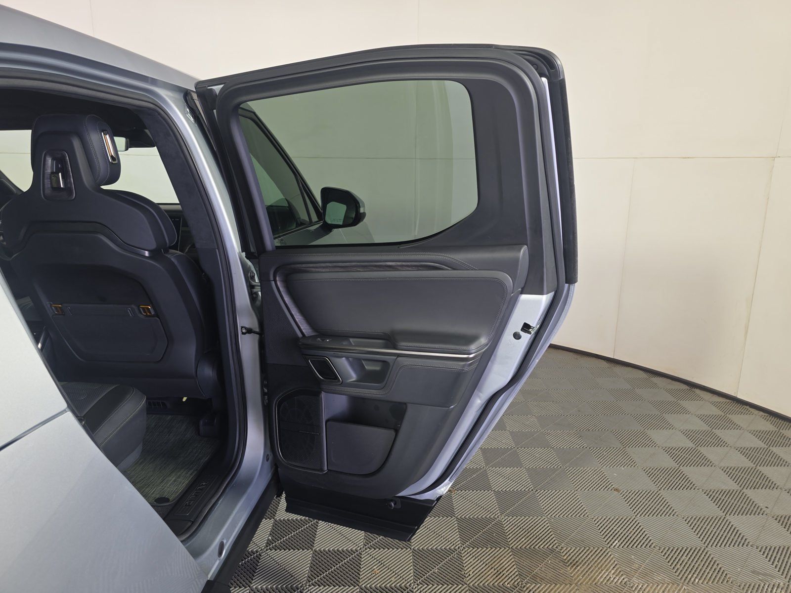 Used 2022 Rivian R1T Adventure AWD/4WD image 19
