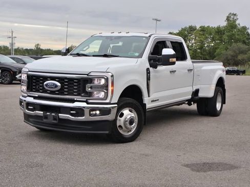 Used 2023 Ford F350 Lariat w/ Lariat Ultimate Package AWD/4WD image 2