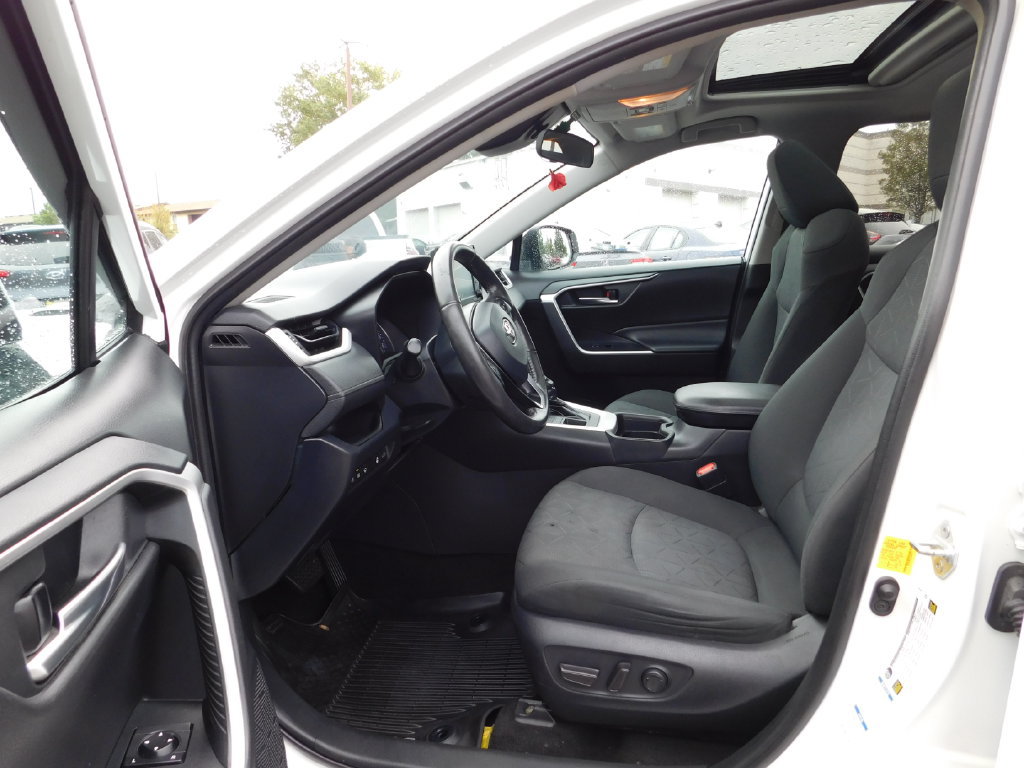 Used 2020 Toyota RAV4 XLE w/ Convenience Package AWD/4WD image 18