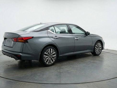 Used 2025 Nissan Altima 2.5 SV image 9