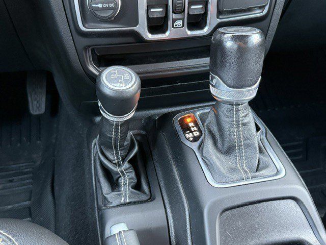 Used 2021 Jeep Wrangler Unlimited Sahara w/ Cold Weather Group AWD/4WD image 25