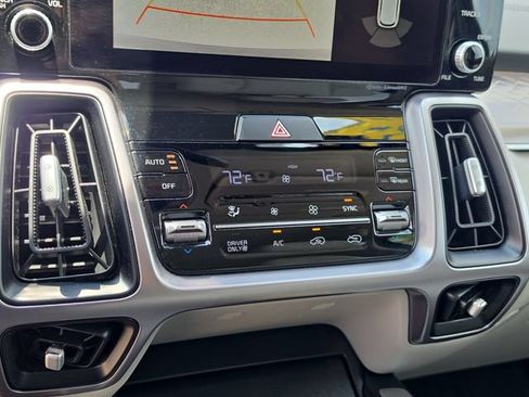 Used 2022 Kia Sorento S FWD image 26