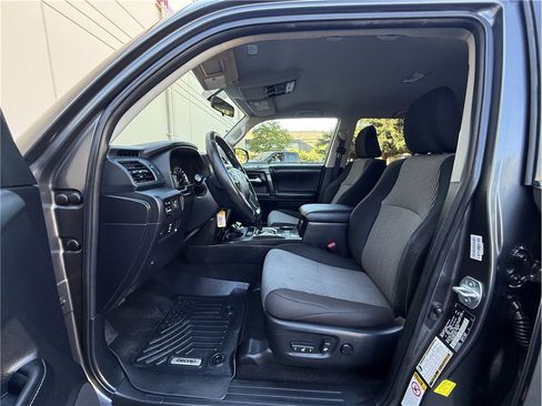 Used 2014 Toyota 4Runner SR5 AWD/4WD image 10