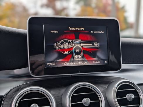 Used 2018 Mercedes-Benz GLC 300 4MATIC image 25