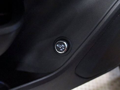 Used 2021 Chevrolet Blazer RS image 16