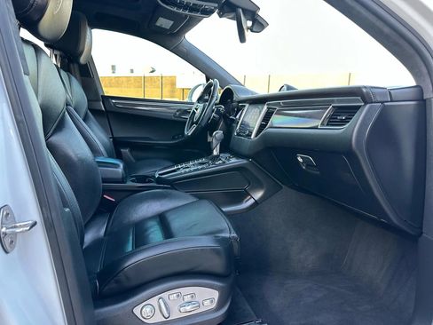 Used 2017 Porsche Macan Turbo image 26