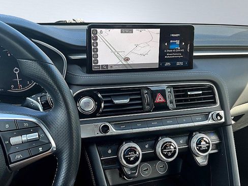 Used 2023 Genesis G70 2.0T image 11