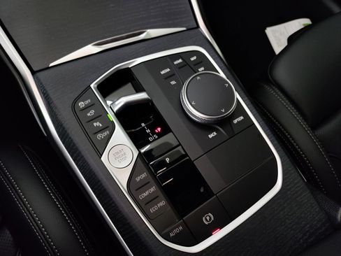 Used 2025 BMW 330i Sedan w/ M Sport Package image 22